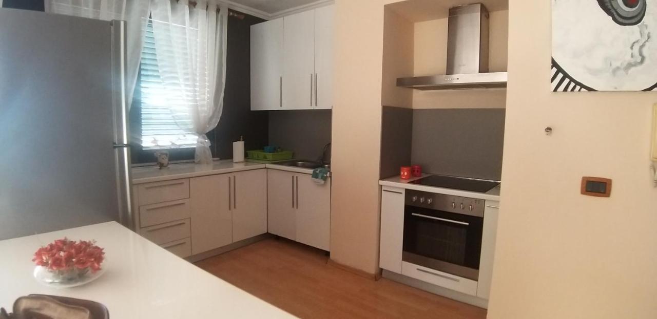 Erina Luxury Apartment Tirana Bagian luar foto